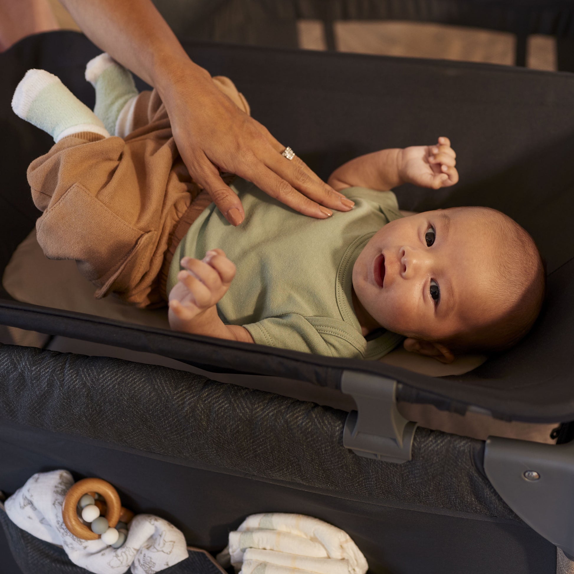 Play Yard with Full Size Rocking Bassinet, Castle Point