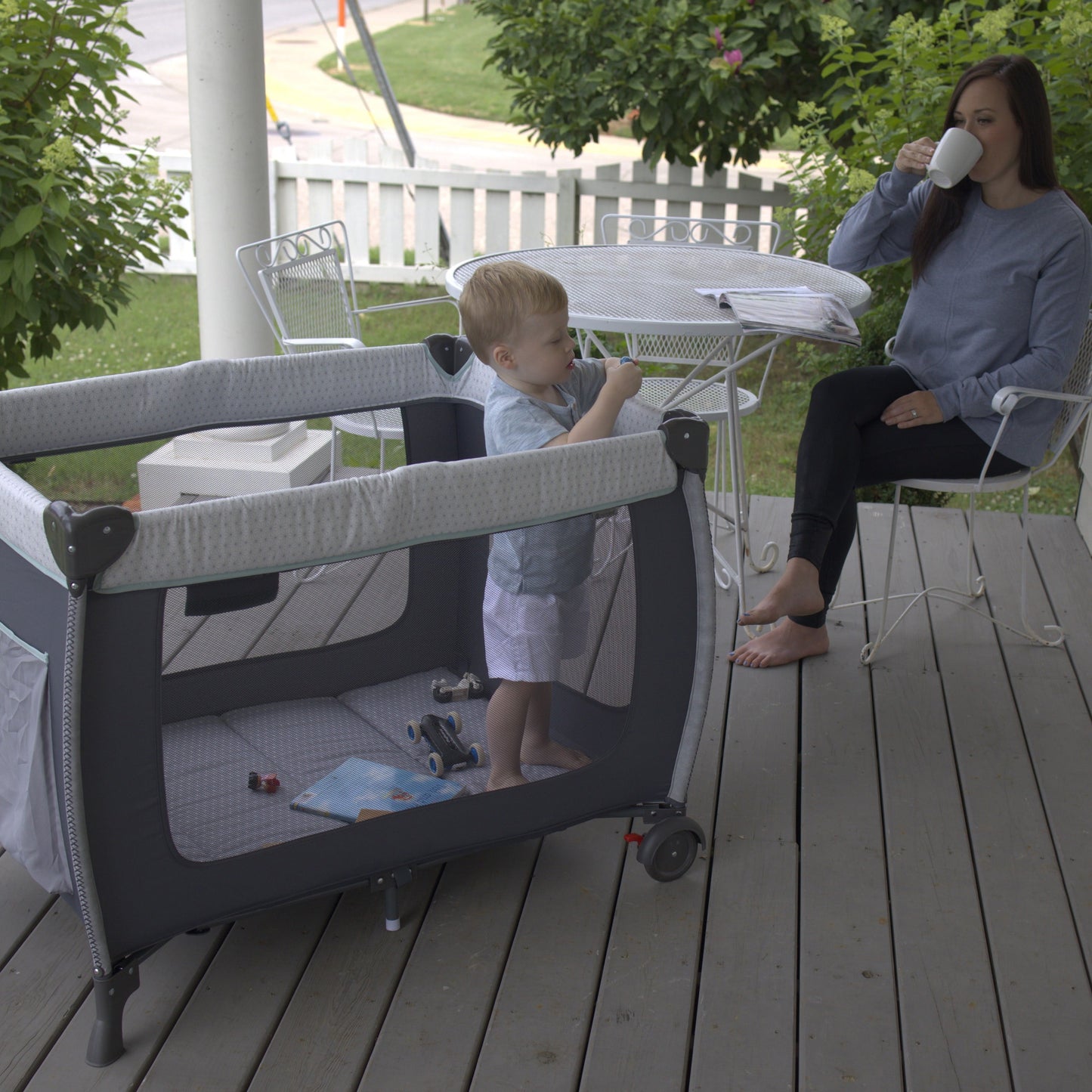 Willow Rocking Baby Play Yard with Full Size Bassinet, Stardust